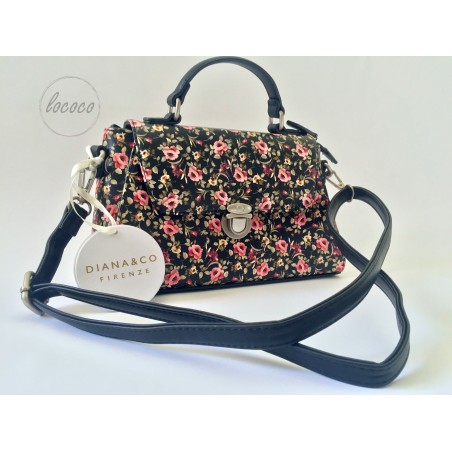 Čierna kabelka s kvetinovým vzorom